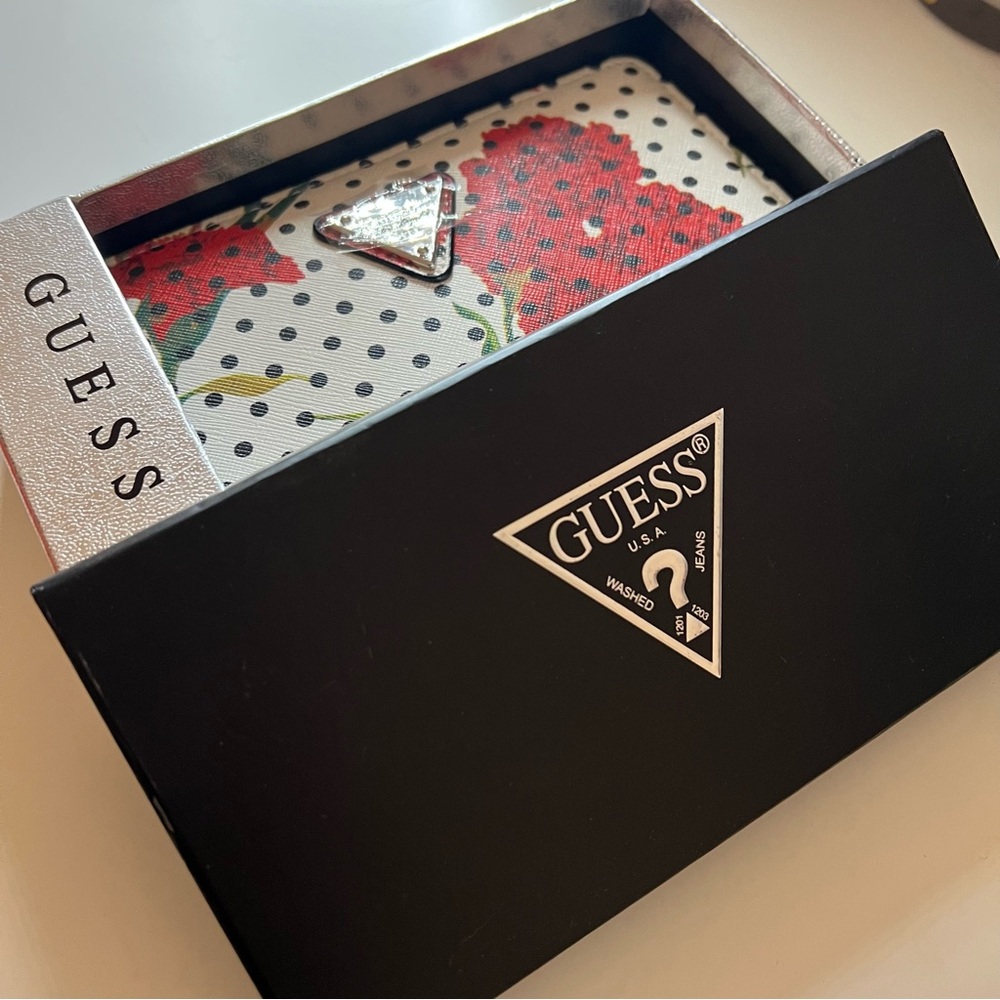 NWT IN BOX • Floral Guess Wallet - Picture 3 of 12